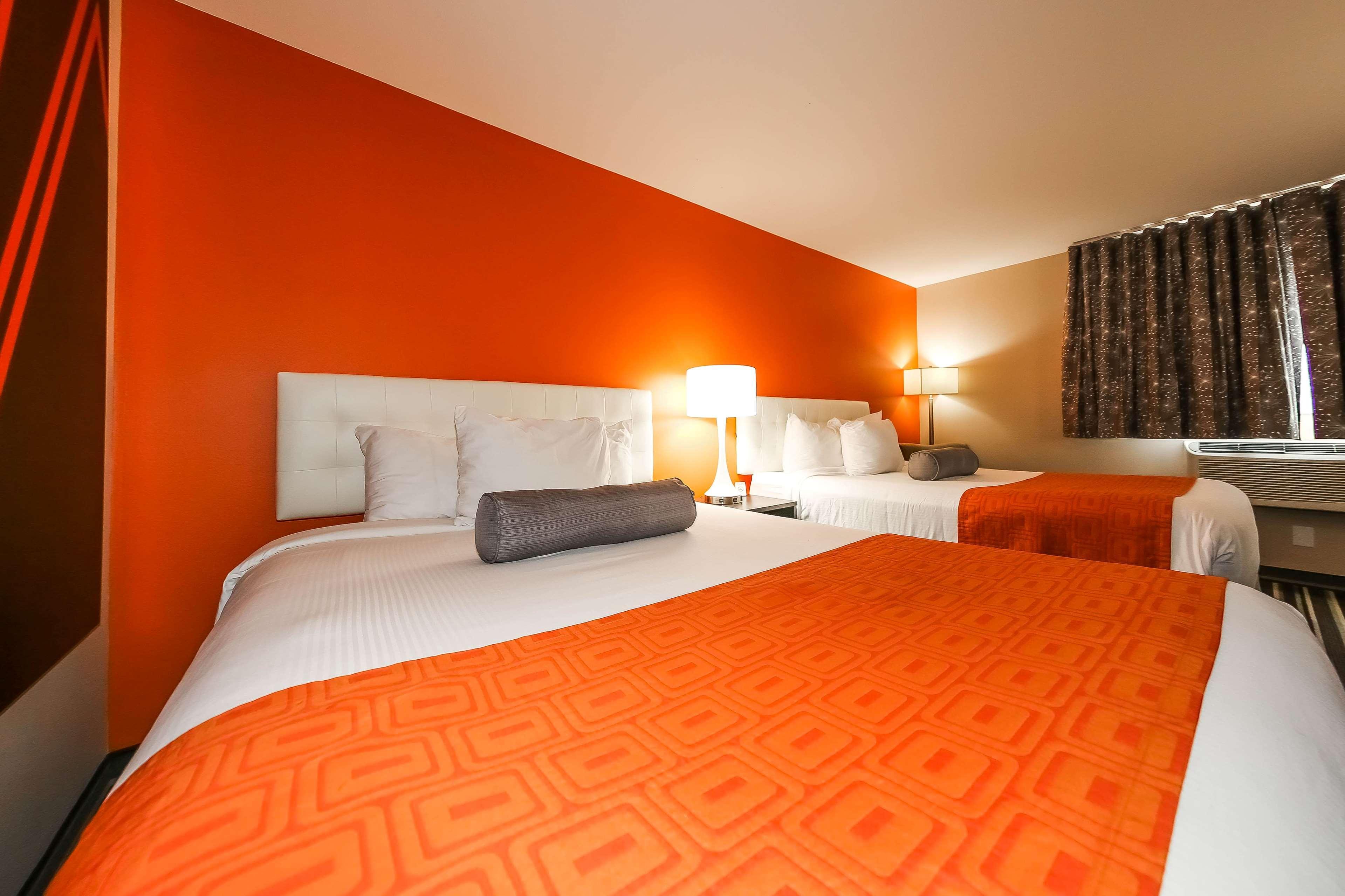 Howard Johnson By Wyndham Winnipeg West Buitenkant foto