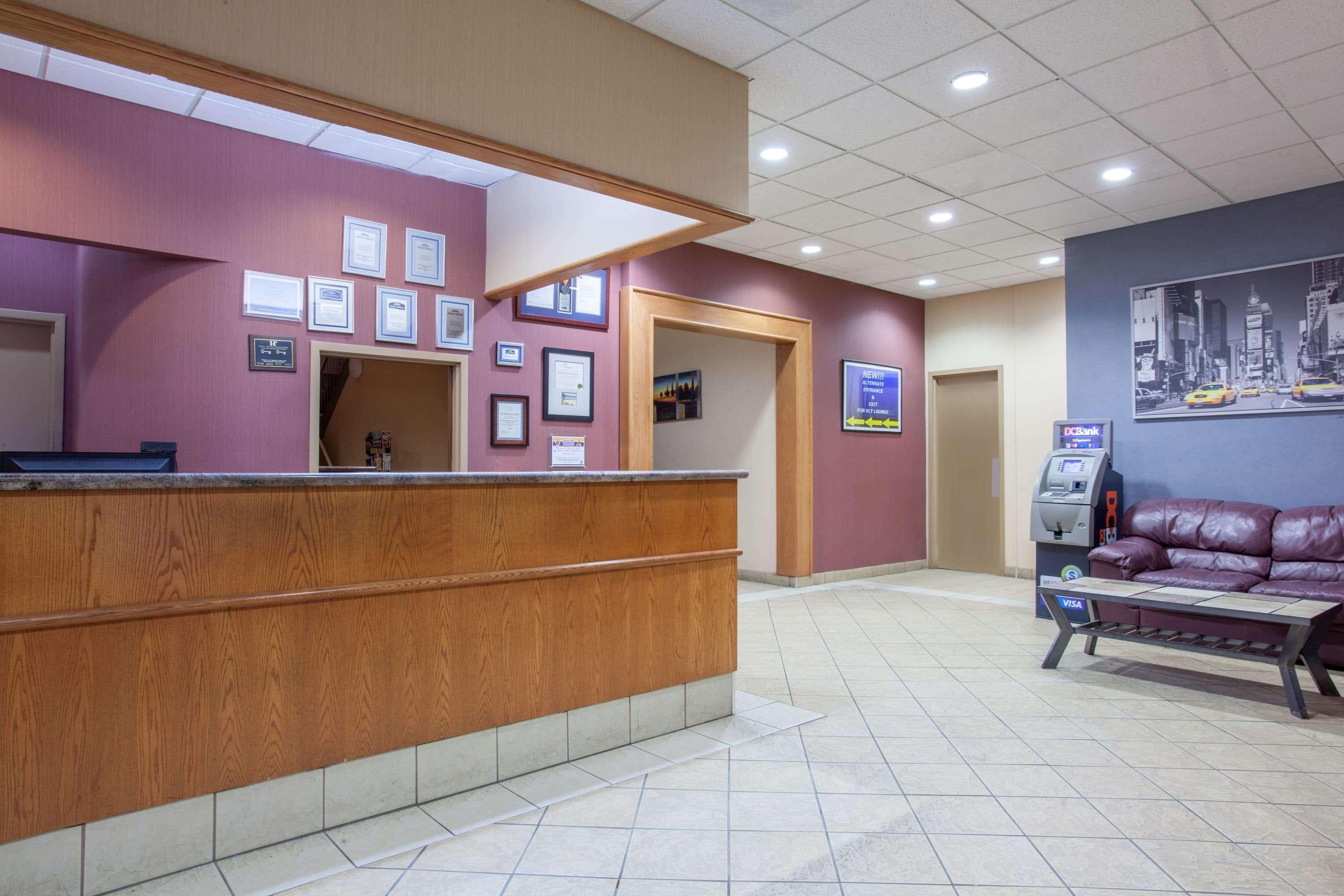 Howard Johnson By Wyndham Winnipeg West Buitenkant foto