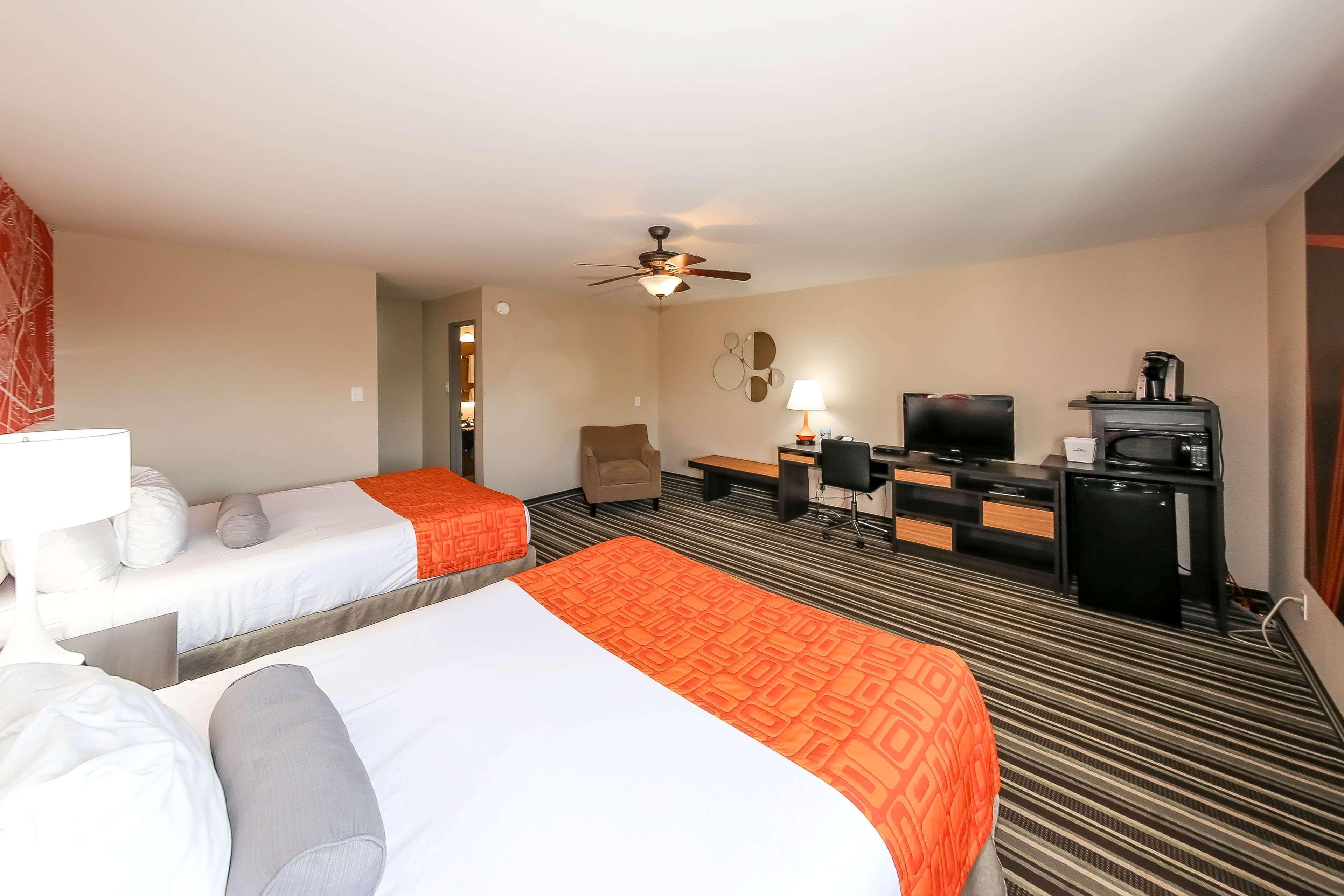Howard Johnson By Wyndham Winnipeg West Buitenkant foto