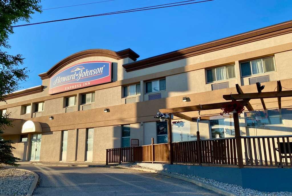 Howard Johnson By Wyndham Winnipeg West Buitenkant foto
